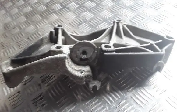 Renault Scenic II - Grand scenic II Generator/alternator bracket 8200100146