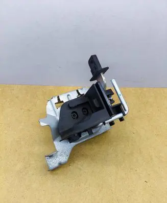 BMW 3 F30 F35 F31 Parcel shelf load cover mount bracket 7268030 14588610 07032013