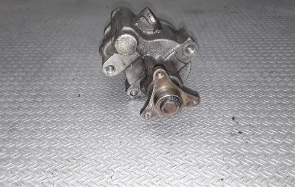 Renault Scenic I Power steering pump 7846075