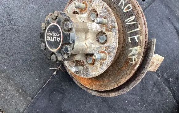 Opel Frontera A Front wheel hub
