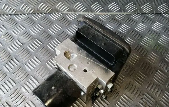 BMW 5 E60 E61 ABS Pump 6783360 34516783360 0265960327