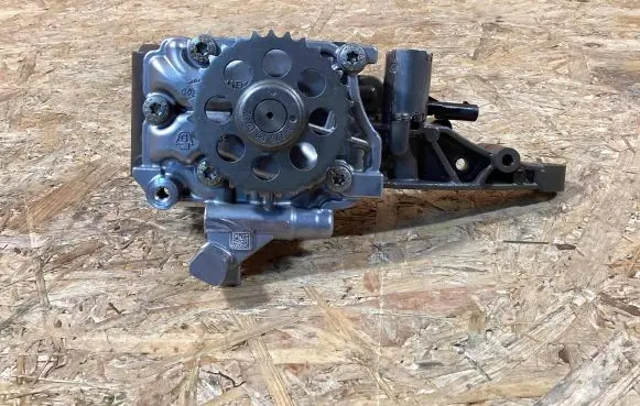 Mercedes-Benz C W205 Oil pump A2761800701 a2761810012 r2781810620