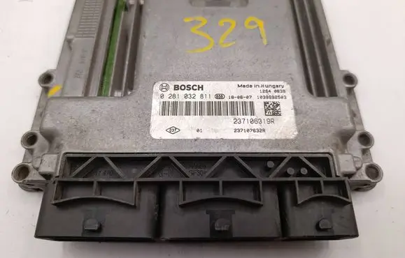 Renault Clio III Engine control unit/module 0281032811 237107632R 237106319R