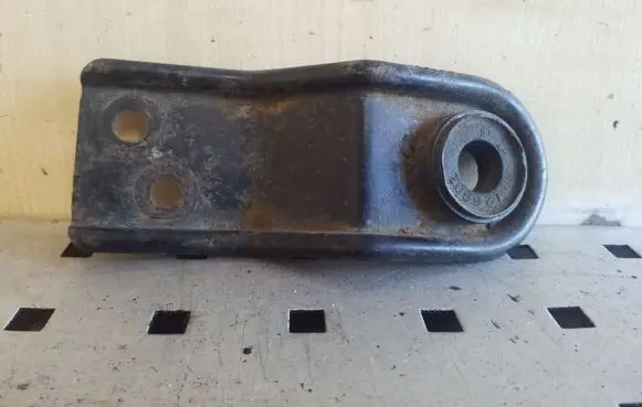 Mitsubishi Pajero Radiator mount bracket MR126801