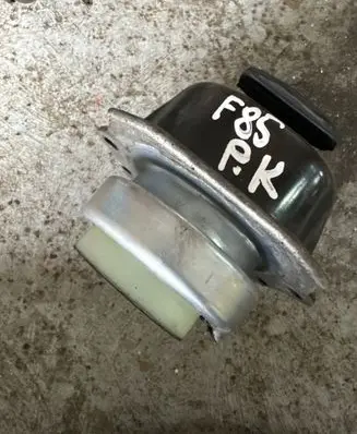 Engine mount bracket