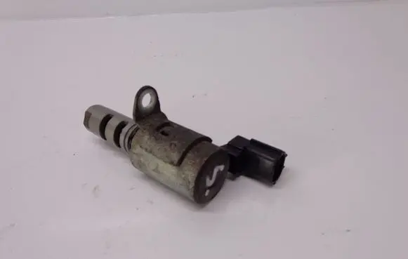 Ford Focus Camshaft vanos timing valve 6L713