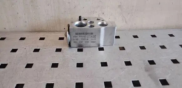 Audi A8 S8 D4 4H Air conditioning (A/C) expansion valve 4H0260109