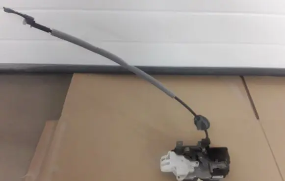 Volvo V40 Front door lock 31391822 933373108