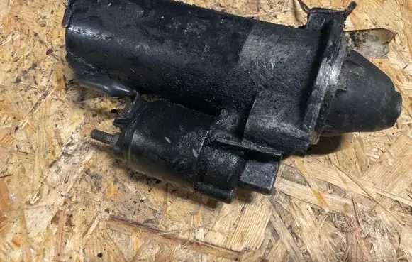 Volkswagen PASSAT B5 Starter motor