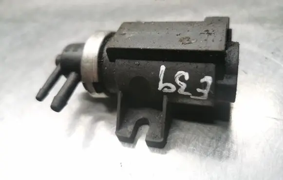 BMW 5 E39 Turbo solenoid valve