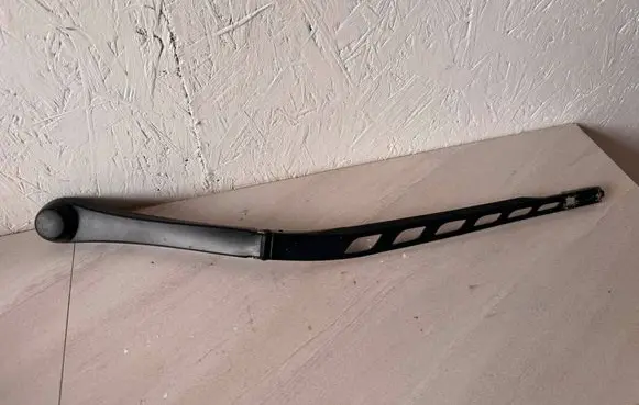 BMW 5 E60 E61 Front wiper blade arm 7035099