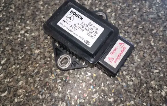 Mercedes-Benz E W211 ESP acceleration yaw rate sensor 0265005246 A0025426618