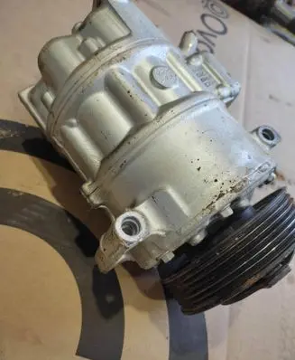 Volkswagen PASSAT B7 Air conditioning (A/C) compressor (pump) 699857