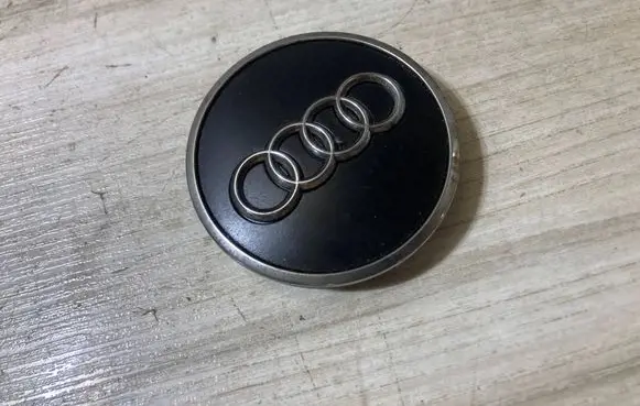 Audi Q3 F3 Original wheel cap 8W0601170B