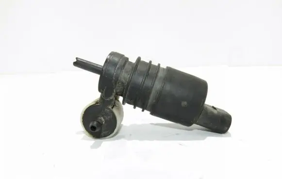 Volkswagen PASSAT B5.5 Windscreen/windshield washer pump