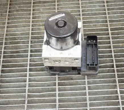 Volvo V70 ABS Pump