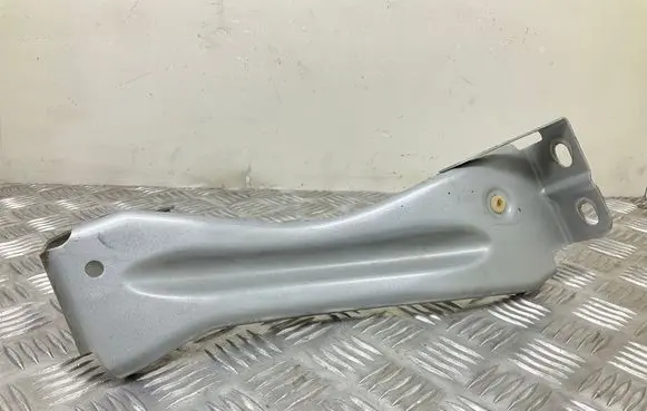 Audi TT TTS Mk2 Fender mounting bracket 8J0821136F
