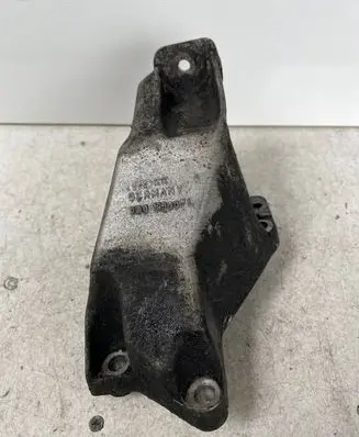 Audi A6 S6 C5 4B Engine mounting bracket 8D0199307L