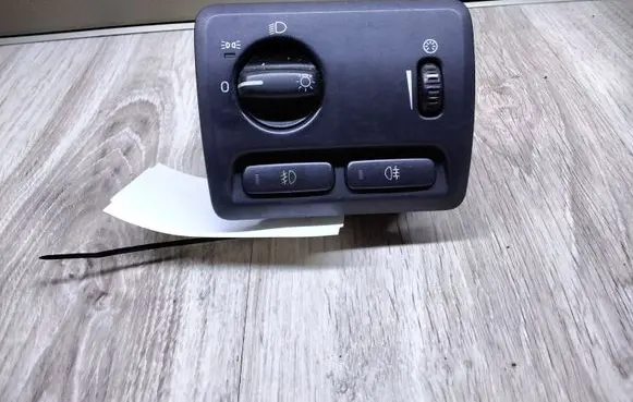 Volvo V70 Light switch 30739312
