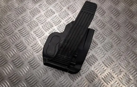 Toyota Prius (XV60) Accelerator throttle pedal 7811048130