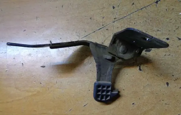 Nissan Qashqai Engine bonnet/hood lock/latch loop/hook 