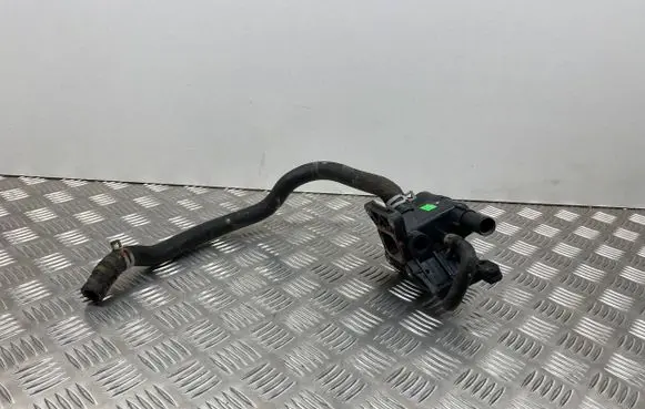Ford Fusion II Thermostat/thermostat housing 6S4G8K556AA