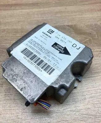 Opel Vectra B Airbag control unit/module 24416701 5WK42975