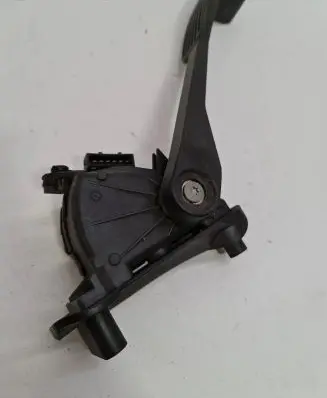 Volvo V70 Accelerator throttle pedal 9496822