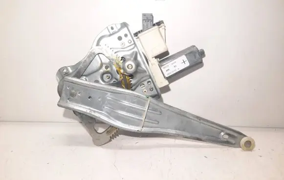 Toyota Avensis T250 Sliding door window regulator with motor 6983005100