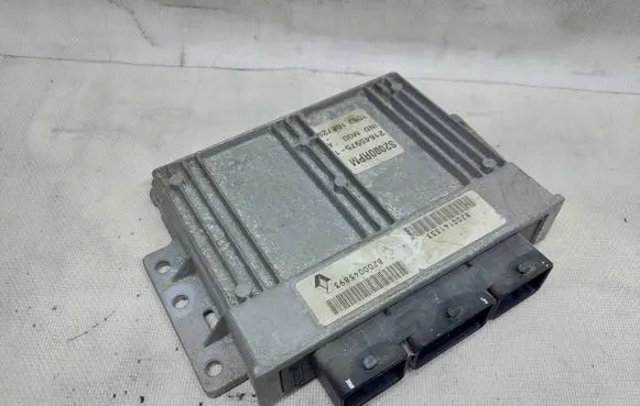 Renault Laguna II Engine control unit/module ECU P68S700028
