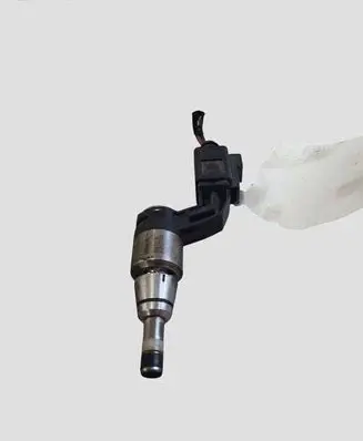 Volkswagen PASSAT B6 Fuel injector 03C906036J 4D0971992