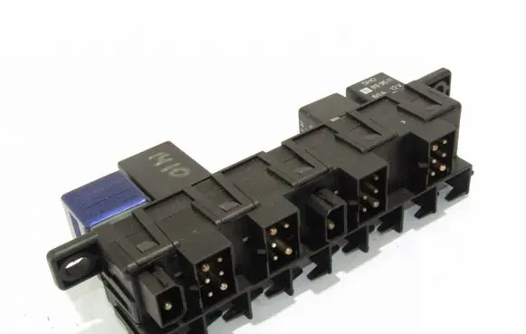 Audi A6 S6 C4 4A Fuse module 4A0941822