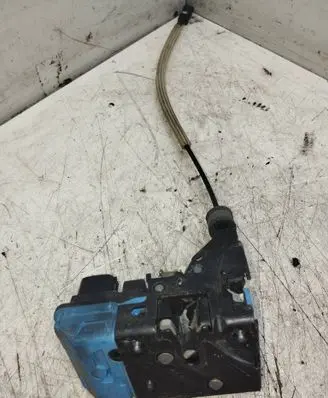Volvo S60 Front door lock 8650546