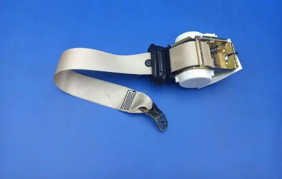 BMW 6 E63 E64 Rear seatbelt 33040666