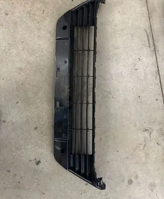 Toyota Auris E180 Front bumper lower grill 5311202390400 53112024102040