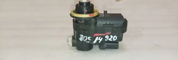 Headlight level adjustment motor