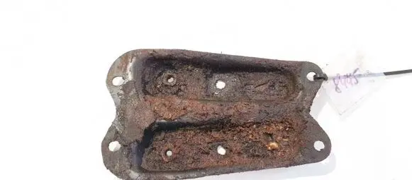 Subaru Legacy Engine mounting bracket