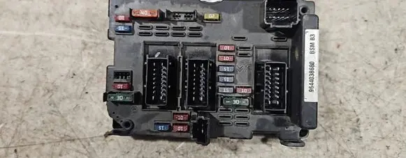 Peugeot 307 Fuse module 9644038680 12917381