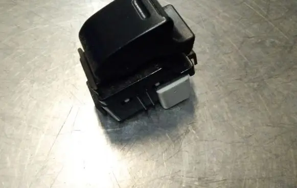 Toyota Prius (XW20) Electric window control switch