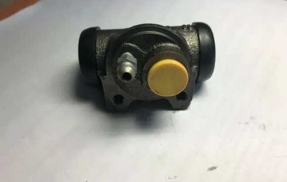 Peugeot 106 Rear brake cylinder 4678