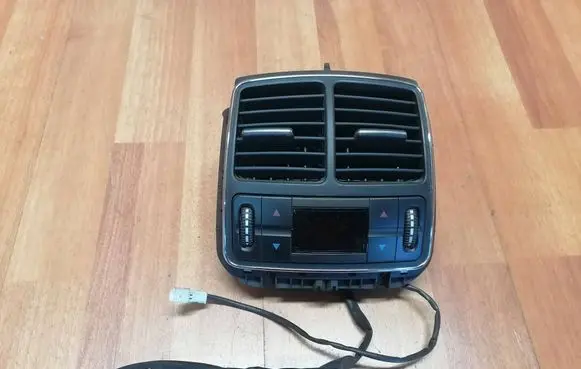Rear air vent grill