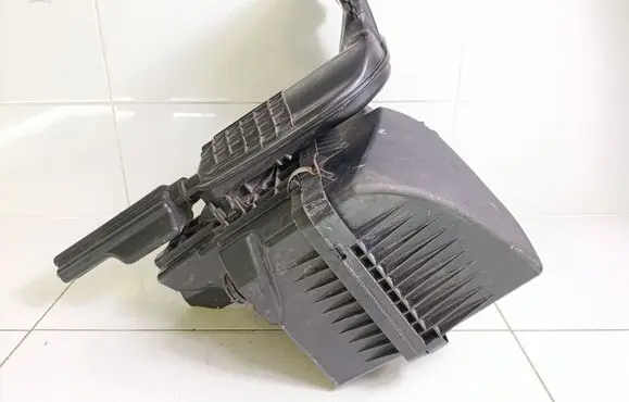 Air filter box