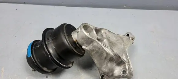 Lexus IS III XE30 Engine mount vacuum valve 36130