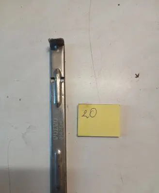Headlight/headlamp mounting bracket