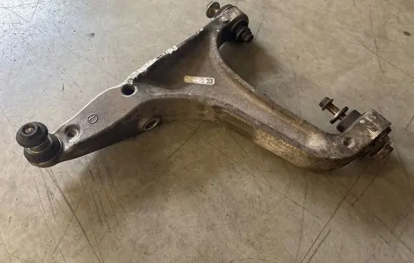 Maserati Ghibli Front lower control arm/wishbone 06701017580