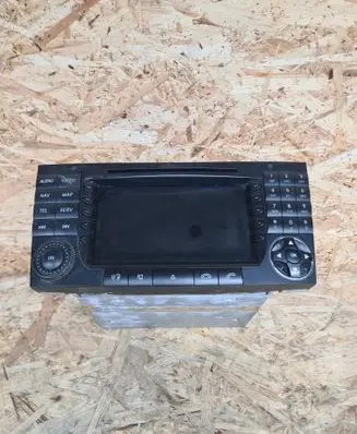 Mercedes-Benz E W211 Radio/CD/DVD/GPS head unit A2118202297