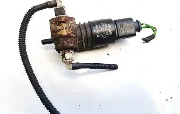 Volkswagen Tiguan Windscreen/windshield washer pump 1K6955651 3122789