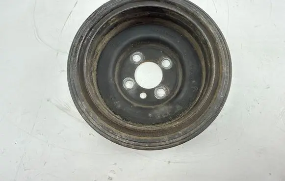 Volkswagen PASSAT B7 Crankshaft pulley 038105243M