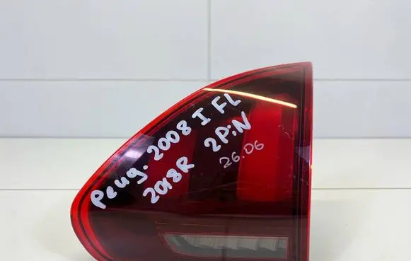 Tailgate rear/tail lights
