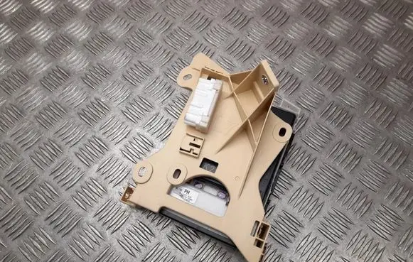 Toyota RAV 4 (XA50) Fuse box set 8273042840